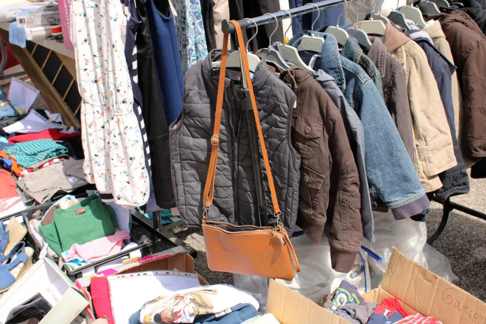 Friperie (vintage) à Laragne-Montéglin